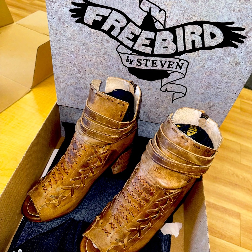 Freebird eagle peep toe tan size 11